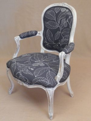 ANTIQUE - A FRENCH LOUIS XV STYLE ARMCHAIR