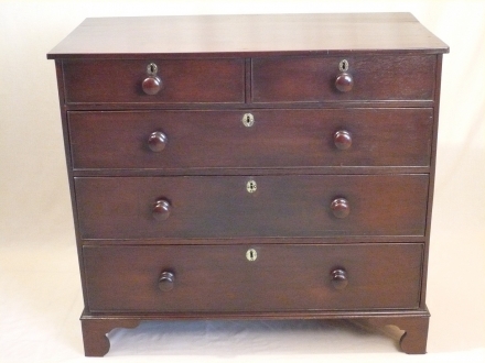 ANTIQUE - GEORGE III PERIOD COUNTRY MADE CHEST OF DRAWERS
