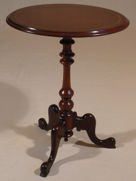 VICTORIAN ANTIQUE SIDE TABLE 02.jpg