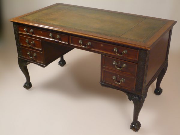 ANTIQUE - A GEORGE II STYLE WRITING TABLE