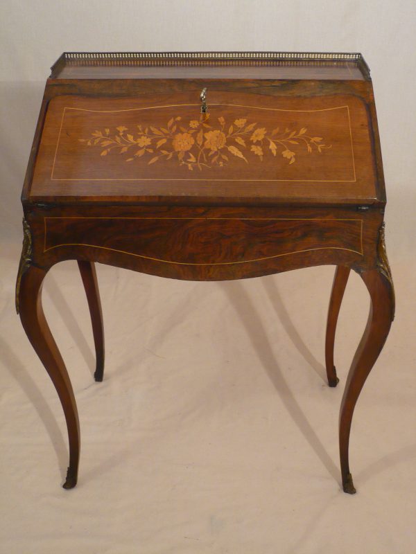 ANTIQUE - A FRENCH LADIES WRITING TABLE