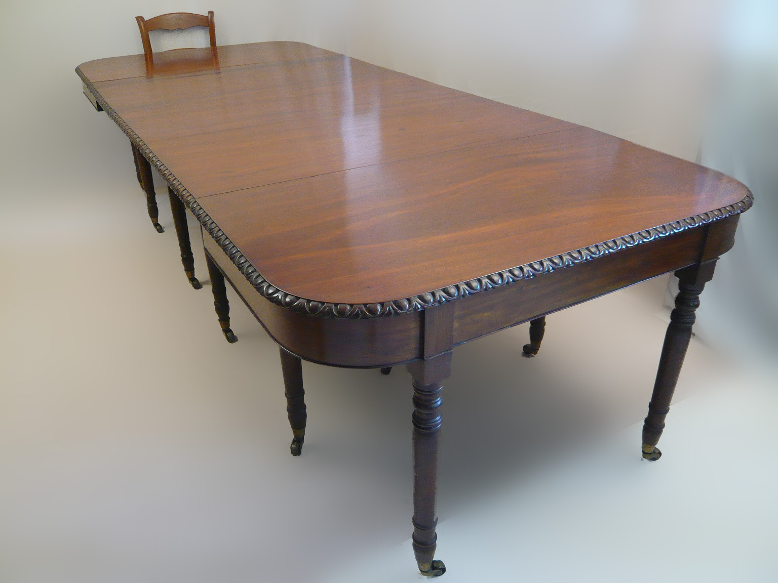 ANTIQUE - GEORGE III DINING TABLE