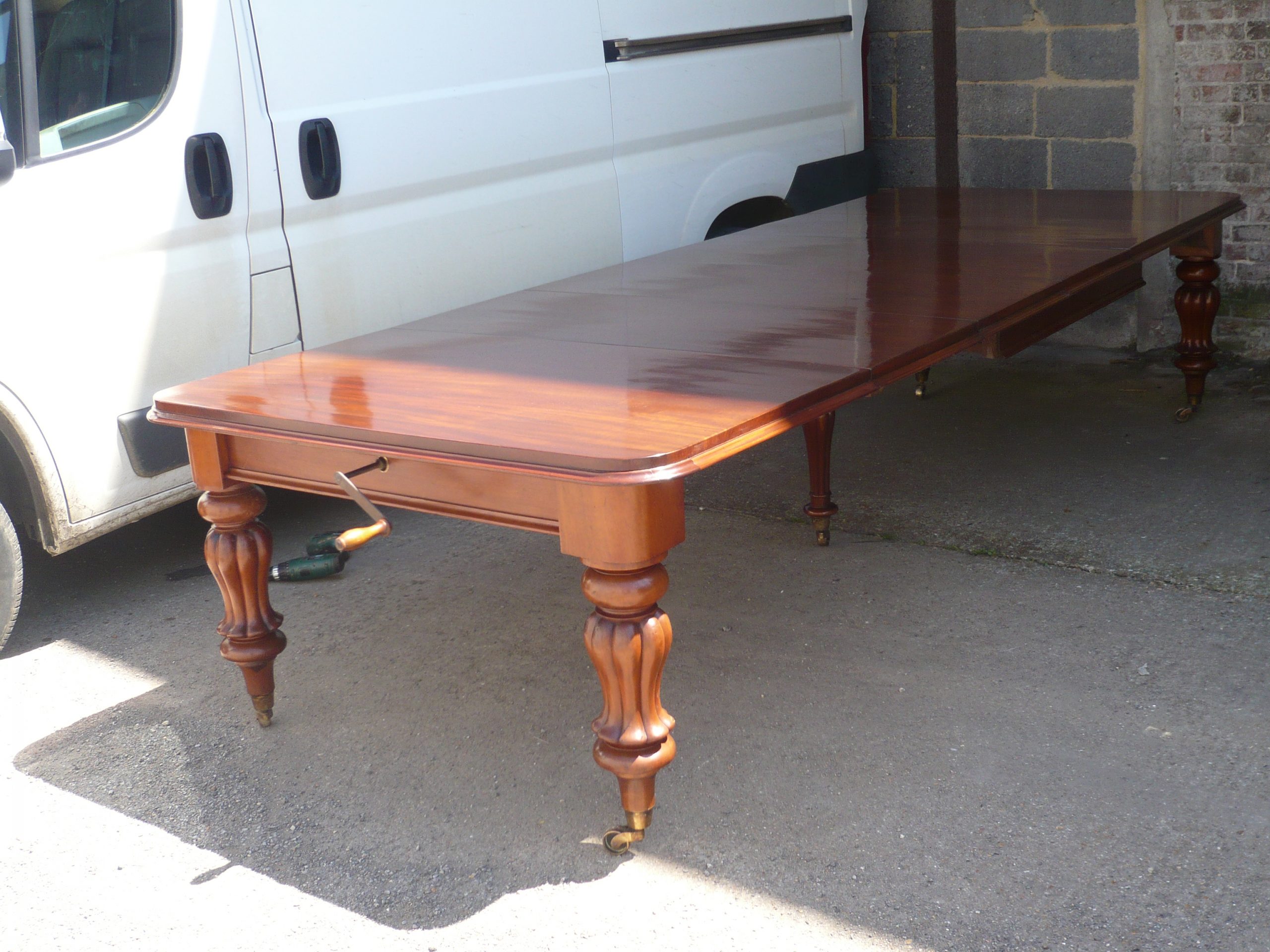ANTIQUE - VICTORIAN DINING TABLE